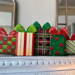 Christmas Festive Pattern Packages Metal Mantle Decoration